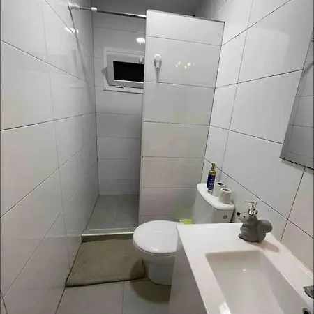 For 4 Next To Bcn Airport *